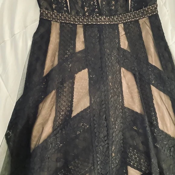 Elegant Black Lace Evening Dress - Picture 13 of 14